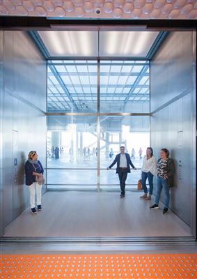 Wittur Taurus heavy-duty doors installed in the main IMEM LIFTS’ passenger+freight elevator of the innovative Spanish visual arts complex “Centro Botín”, in Santander (Spain).