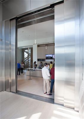 Wittur Taurus heavy-duty doors installed in the main IMEM LIFTS’ passenger+freight elevator of the innovative Spanish visual arts complex “Centro Botín”, in Santander (Spain).